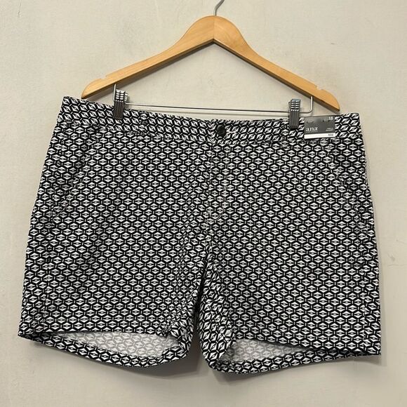 ana black white geometric pattern twill shorts Size 18 New - Picture 1 of 11